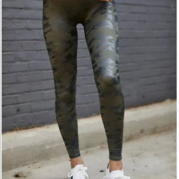 Spanx camo Faux Leather Army Olive Green Leggings NWT size XS - Picture 7 of 11